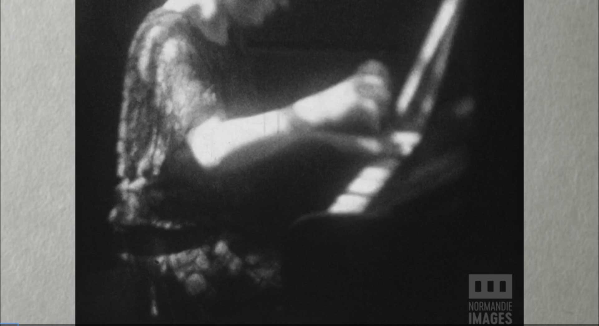 Capture film "Balbina au piano III" André Noufflard 1929