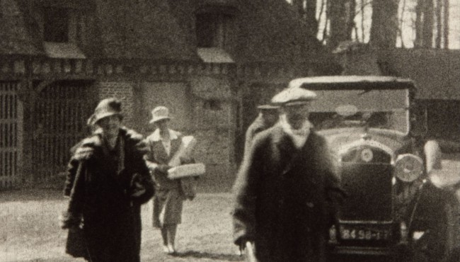 Photogramme issu du film amateur Le peintre Jacques Emile Blanche, sa femme et Berthe Nouflard de André Noufflard, 1927, 9,5mm © NORMANDIE IMAGES
