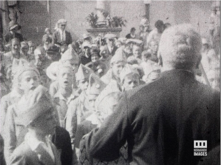 Distribution de prix de Boersch d'André Noufflard - 1932 - NB/muet - Film 9,5 mm © Normandie Images