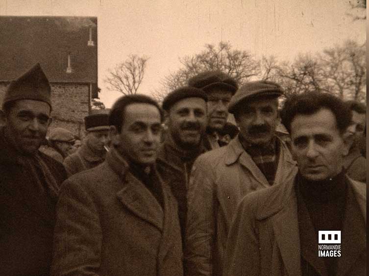 Camp d'internement des étrangers de Meslay du Maine", Albert Dubuc, 1939,17,5mm © Normandie Images