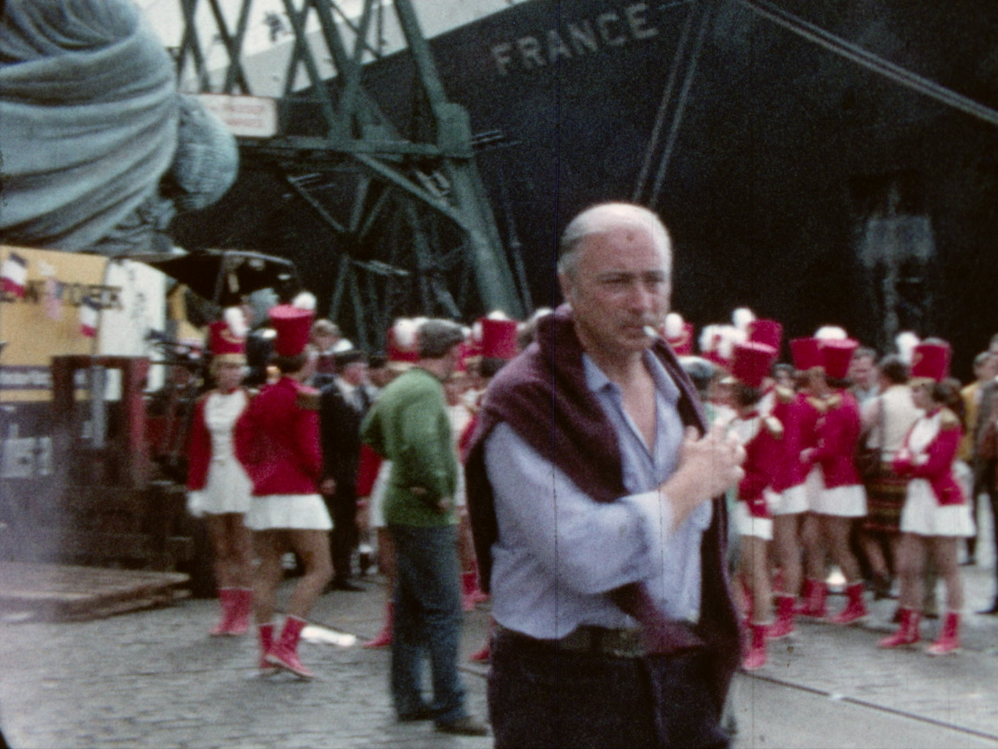 Gérard Oury sur le tournage du "Cerveau", Emile Le Bon, 8mm, 1968 © Normandie Images