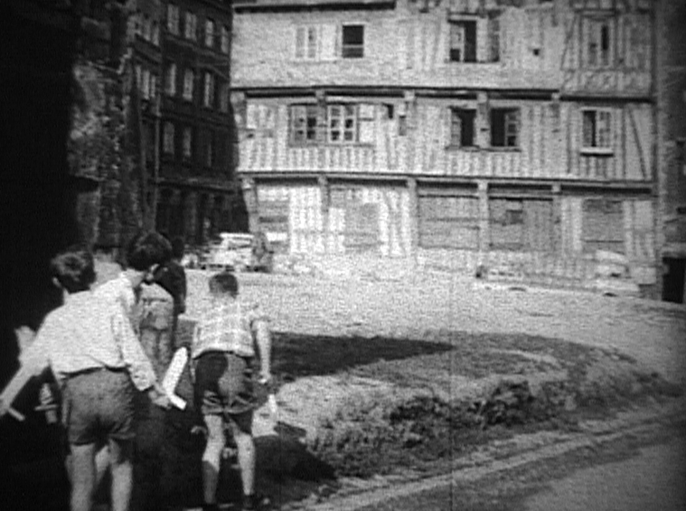 Photogramme extrait du film "Cocktail et carambar", Archimède Films, 1963, 16mm, © Normandie Images