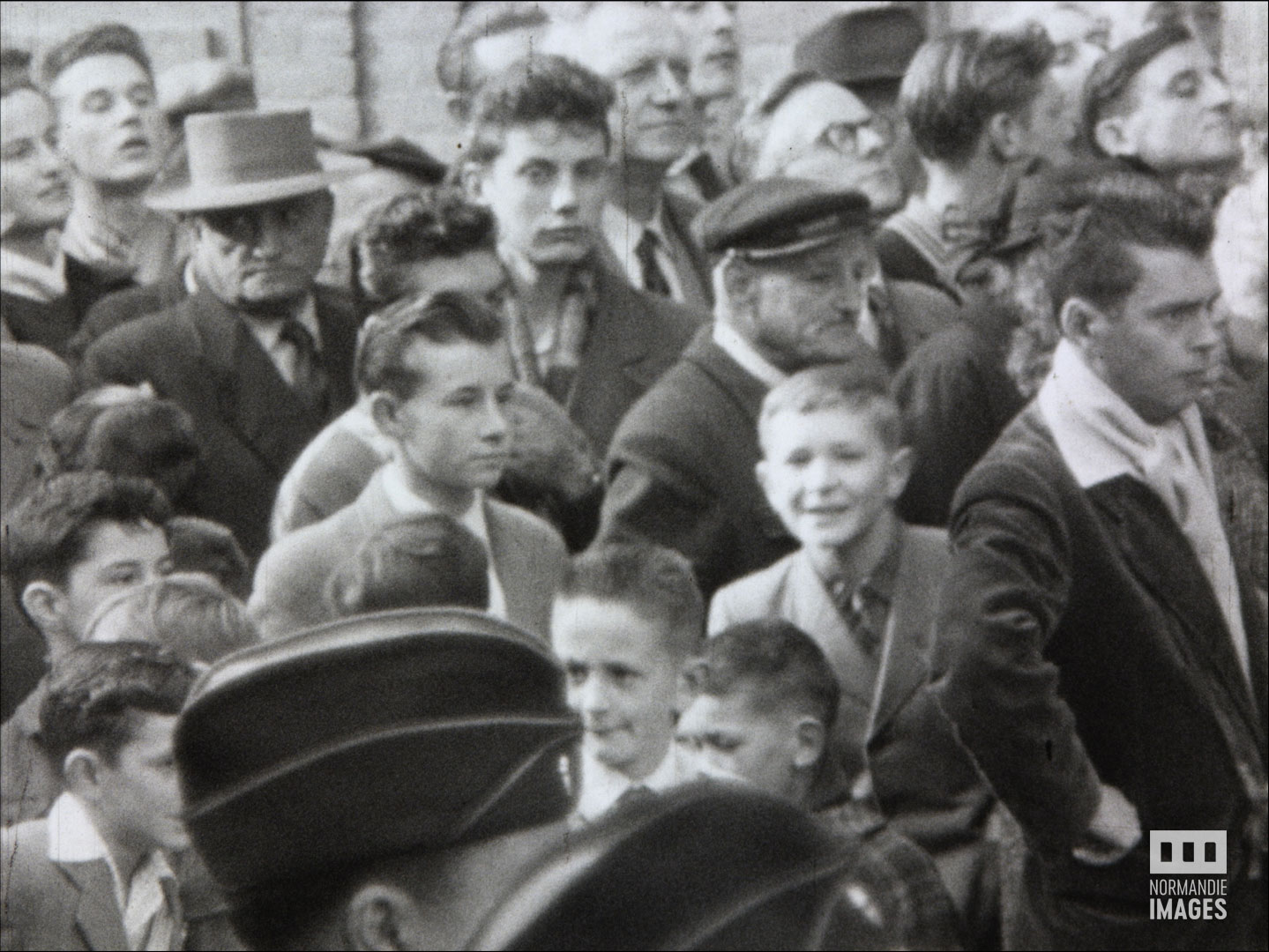 Photogramme issu du film amateur : Visite de Pierre Mendès-France à Louviers, réalisation Pierre Boust, 1953, 9,5mm © NORMANDIE IMAGES