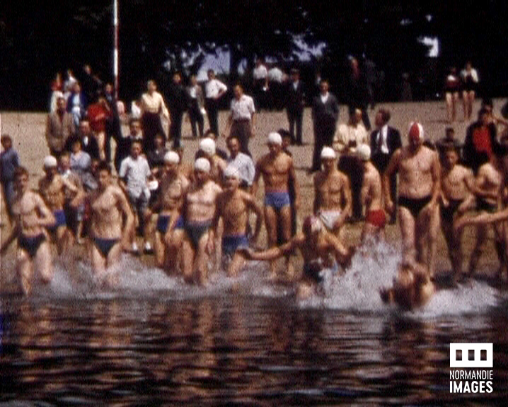 Traversée de la Seine à Elbeuf de Maurice Lehucher, 1957, 8mm © NORMANDIE IMAGES