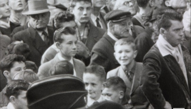 Photogramme issu du film amateur : Visite de Pierre Mendès-France à Louviers, réalisation Pierre Boust, 1953, 9,5mm © NORMANDIE IMAGES