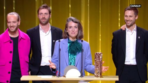 Partir un jour  reçoit le César du meilleur court-métrage de fiction 2023. A gauche, en veste rose, Dimitri Lucas, co-scénariste du film.